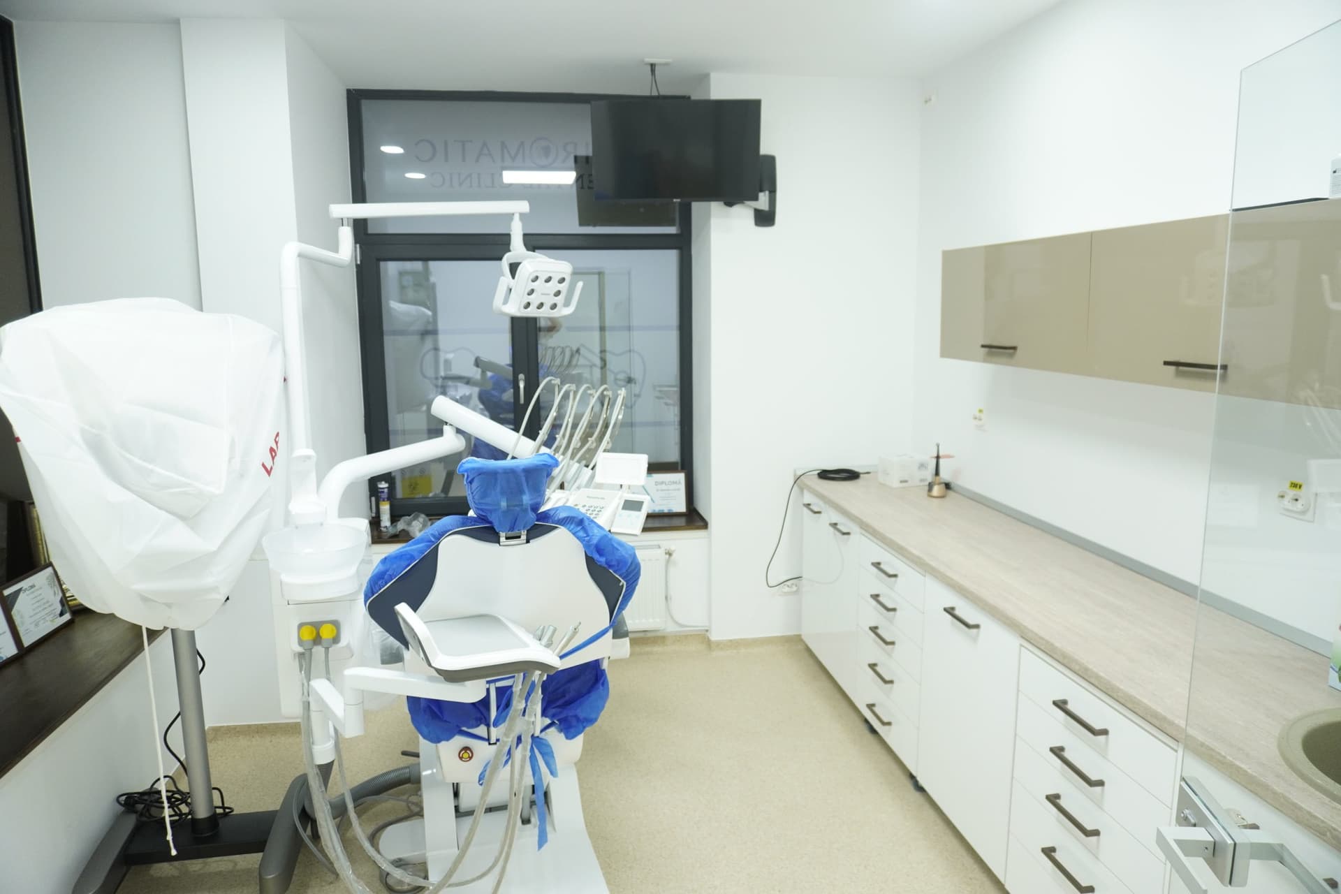 Interior modern al cabinetului stomatologic — Chromatic Dental Clinic Bacău