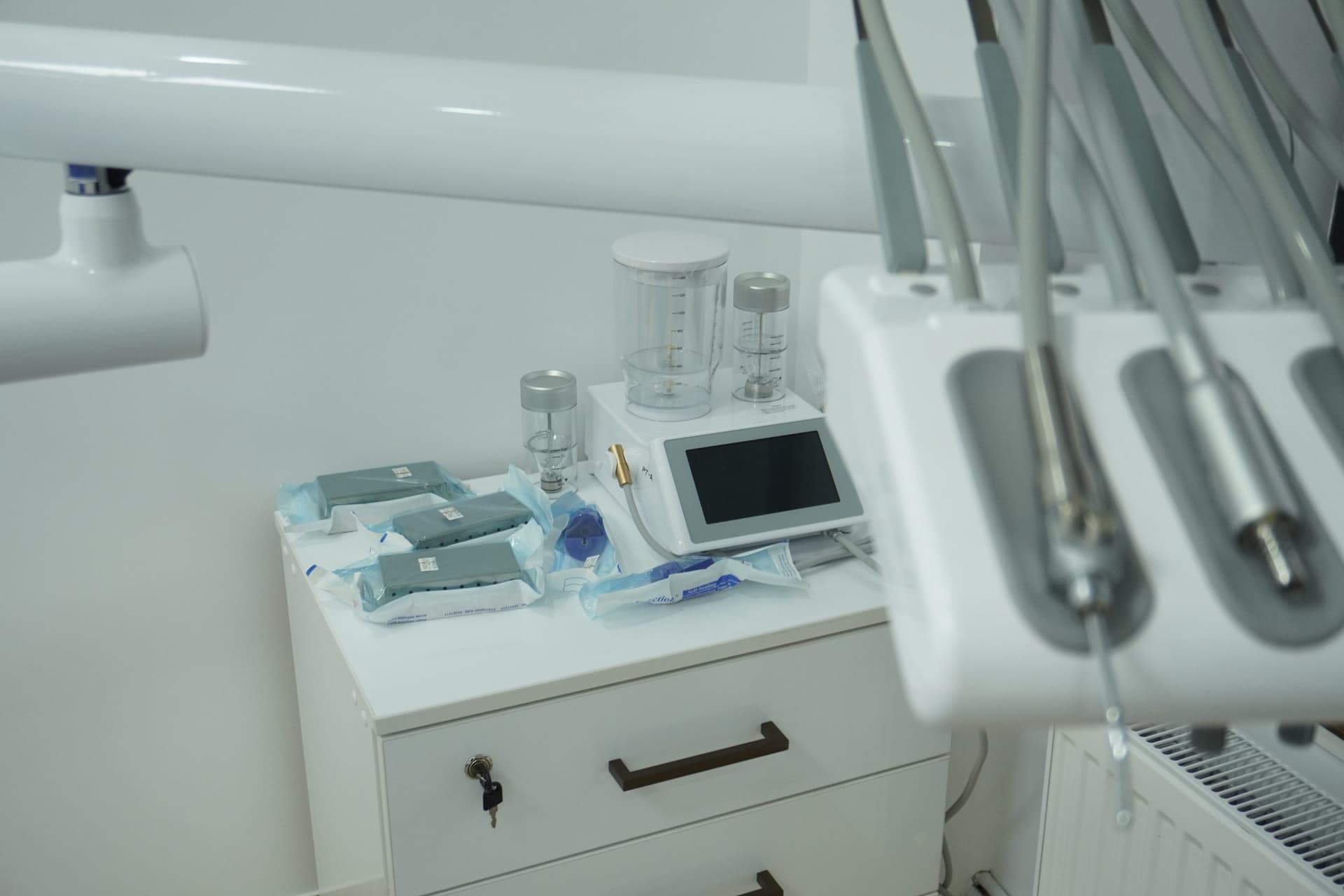 Igienizare dentară profesională — detartraj și Air Flow la cabinet stomatologic Bacău | Chromatic Dental Clinic