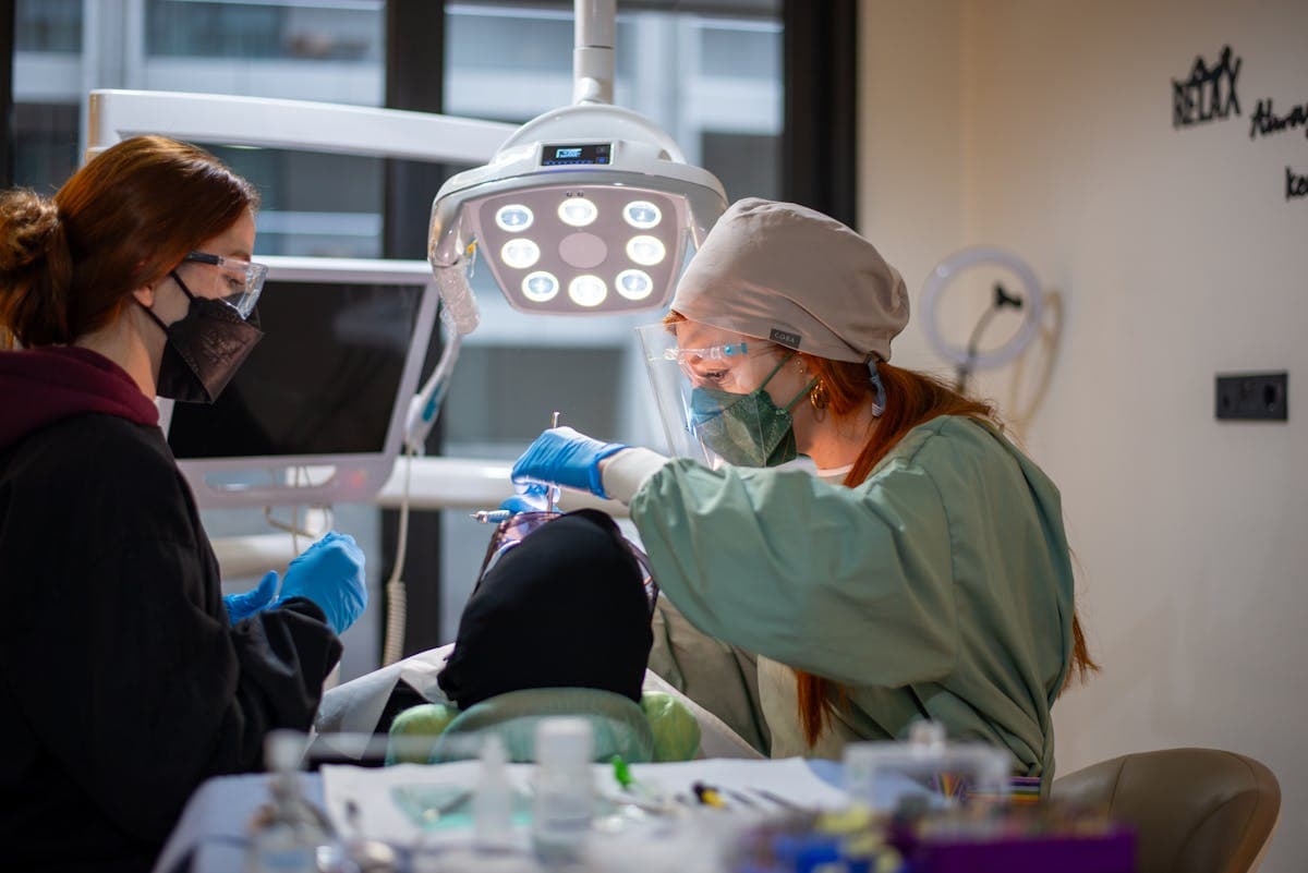 Cum alegi clinica stomatologică în Bacău
