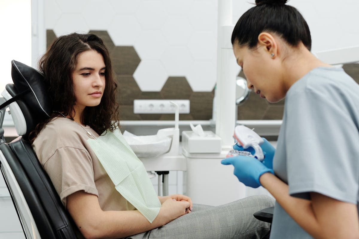 Implantul dentar doare? Adevărul complet