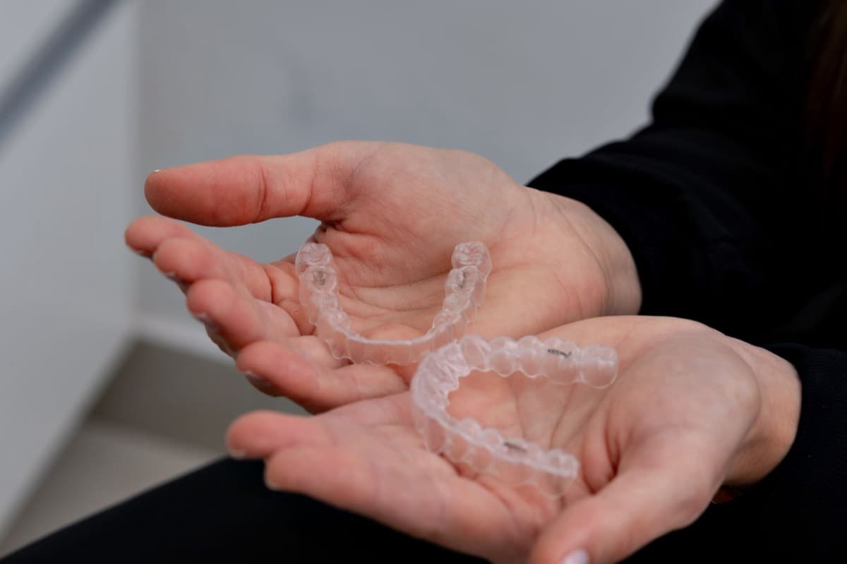 Aparat dentar invizibil Bacău — gutiere transparente la Chromatic Dental Clinic